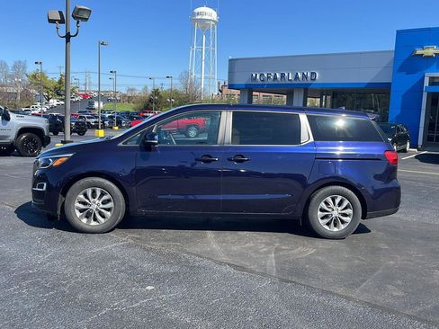 Used 2019 Kia Sedona LX image 2