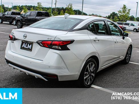Used 2024 Nissan Versa SV FWD image 5