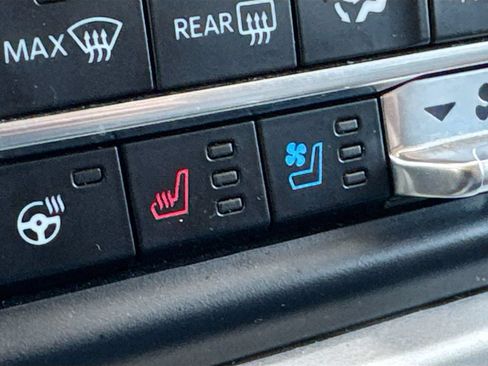 Used 2024 Ford Expedition XLT AWD/4WD image 21