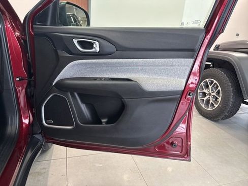 Used 2022 Jeep Compass Latitude w/ Sun and Sound Group image 52