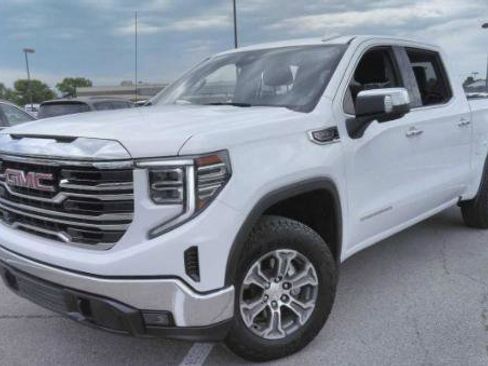 Used 2025 GMC Sierra 1500 SLT AWD/4WD image 1