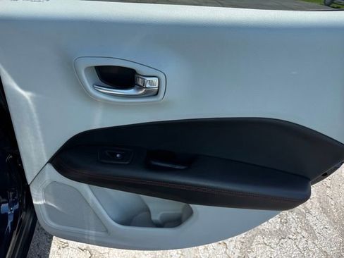 Used 2019 Jeep Compass Limited AWD/4WD image 15