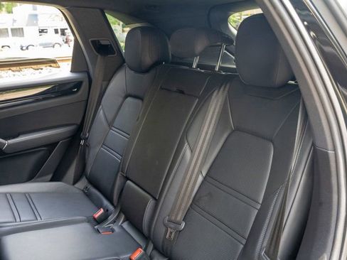 Used 2023 Porsche Cayenne AWD/4WD image 31