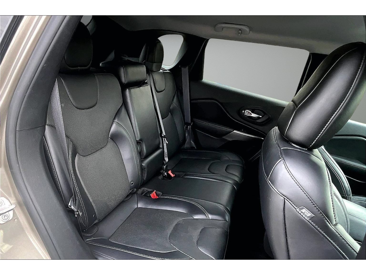 Used 2019 Jeep Cherokee Limited AWD/4WD image 41