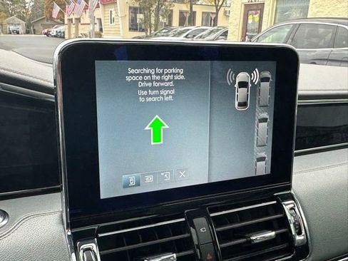 Used 2019 Lincoln Navigator L Reserve image 12