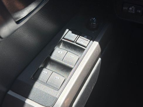 Used 2021 Toyota Tacoma SR5 AWD/4WD image 18