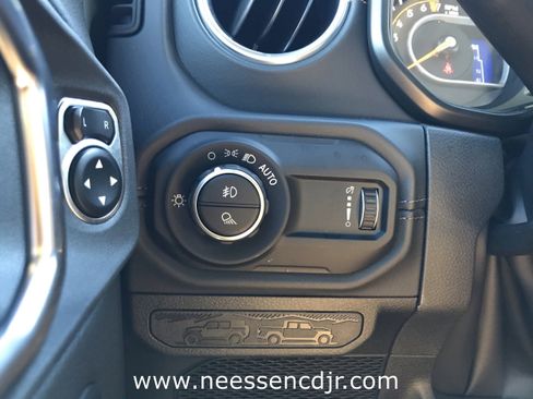 New 2025 Jeep Gladiator Sport image 26