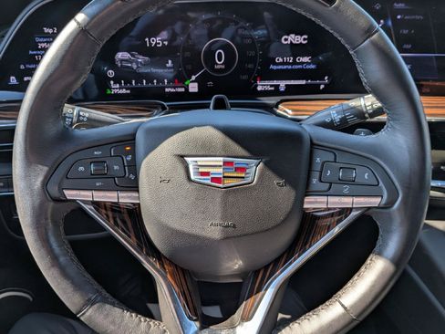 Used 2023 Cadillac Escalade Premium Luxury AWD/4WD image 16