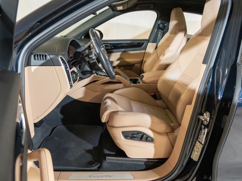 Certified 2023 Porsche Cayenne Coupe AWD/4WD image 16