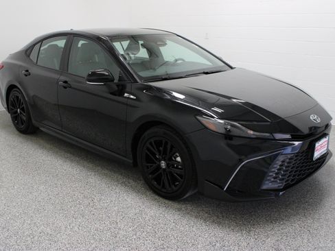 Used 2026 Toyota Camry SE w/ Convenience Package FWD image 4