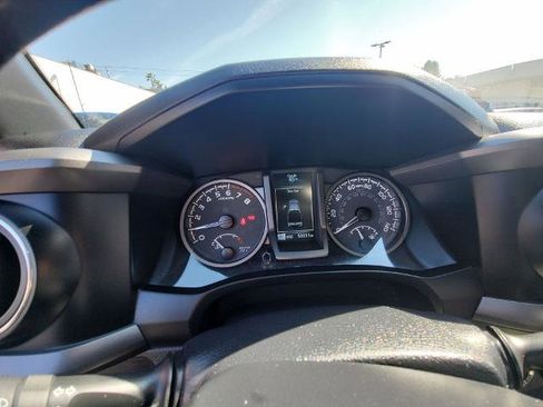 Used 2022 Toyota Tacoma TRD Sport w/ Technology Package image 11