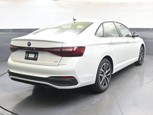 Used 2026 Volkswagen Jetta SE FWD image 5