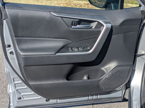 Used 2024 Toyota RAV4 XLE w/ Convenience Package image 20