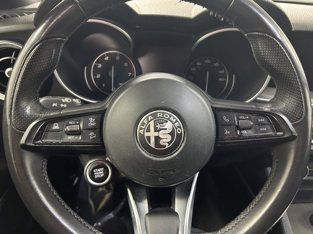 Used 2023 Alfa Romeo Stelvio Ti AWD/4WD image 17