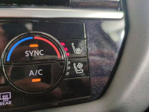 Used 2024 Nissan Pathfinder Platinum AWD/4WD image 30