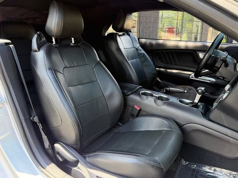 Used 2019 Ford Mustang GT Premium RWD image 34