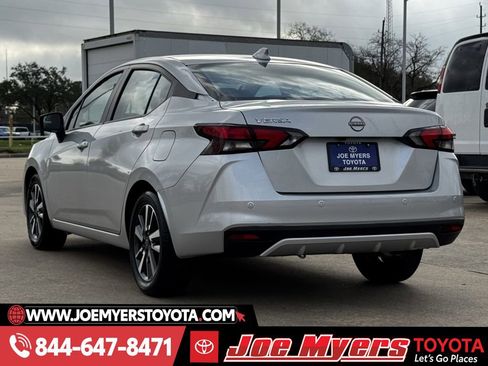 Used 2025 Nissan Versa SV image 7