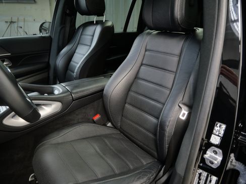 Used 2022 Mercedes-Benz GLS 580 4MATIC image 3
