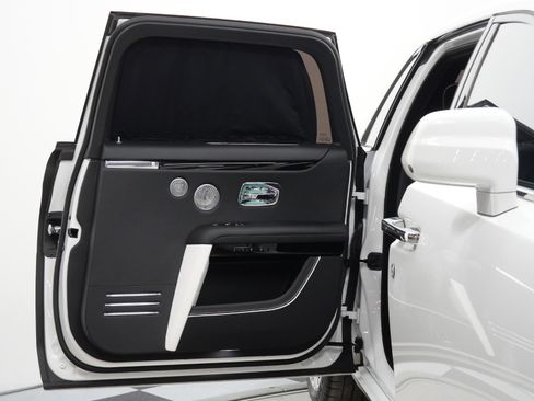Used 2024 Rolls-Royce Ghost Extended Wheelbase image 45