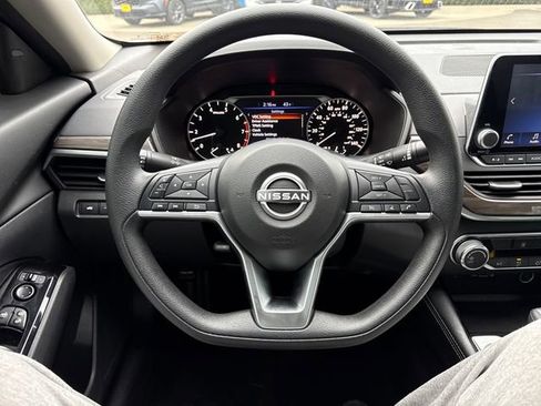 Used 2023 Nissan Altima 2.5 SV image 12