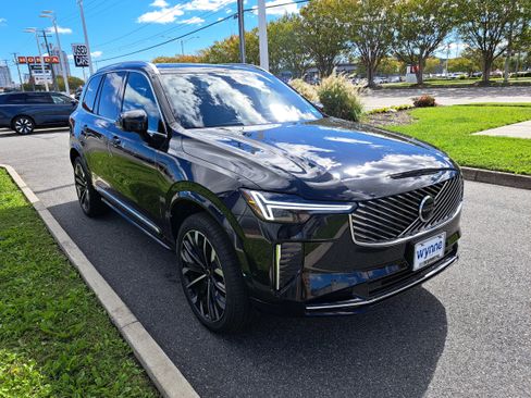 New 2025 Volvo XC90 T8 Plus w/ Protection Package Premier image 2