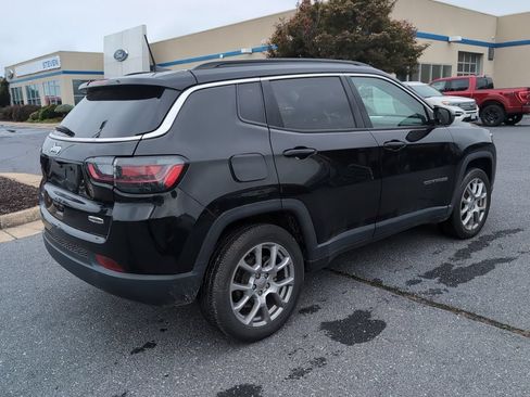 Used 2022 Jeep Compass Latitude w/ Sun and Sound Group AWD/4WD image 5