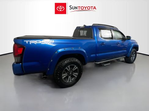 Used 2018 Toyota Tacoma TRD Sport AWD/4WD image 4