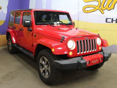 Used 2016 Jeep Wrangler Unlimited Sahara w/ Dual Top Group AWD/4WD image 4