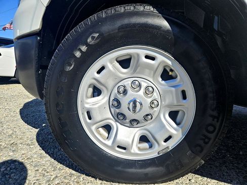 Used 2020 Nissan NV 2500 SV image 46