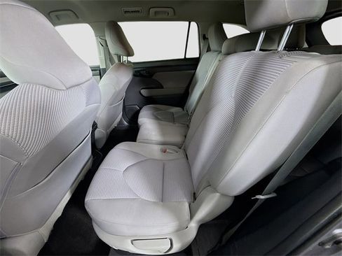 Certified 2023 Toyota Highlander LE image 22