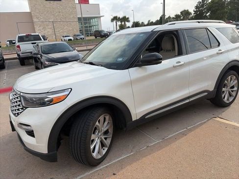 Used 2022 Ford Explorer Platinum w/ Equipment Group 601A RWD image 4