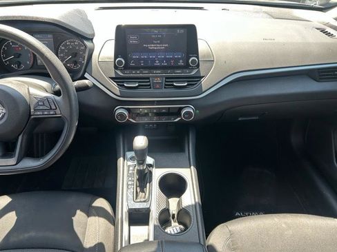 Used 2025 Nissan Altima 2.5 S FWD image 11