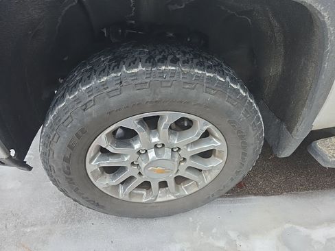 Used 2024 Chevrolet Silverado 2500 LTZ w/ LTZ Premium Package image 6