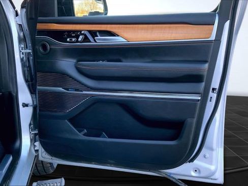 Used 2024 Jeep Grand Wagoneer L Series III image 27