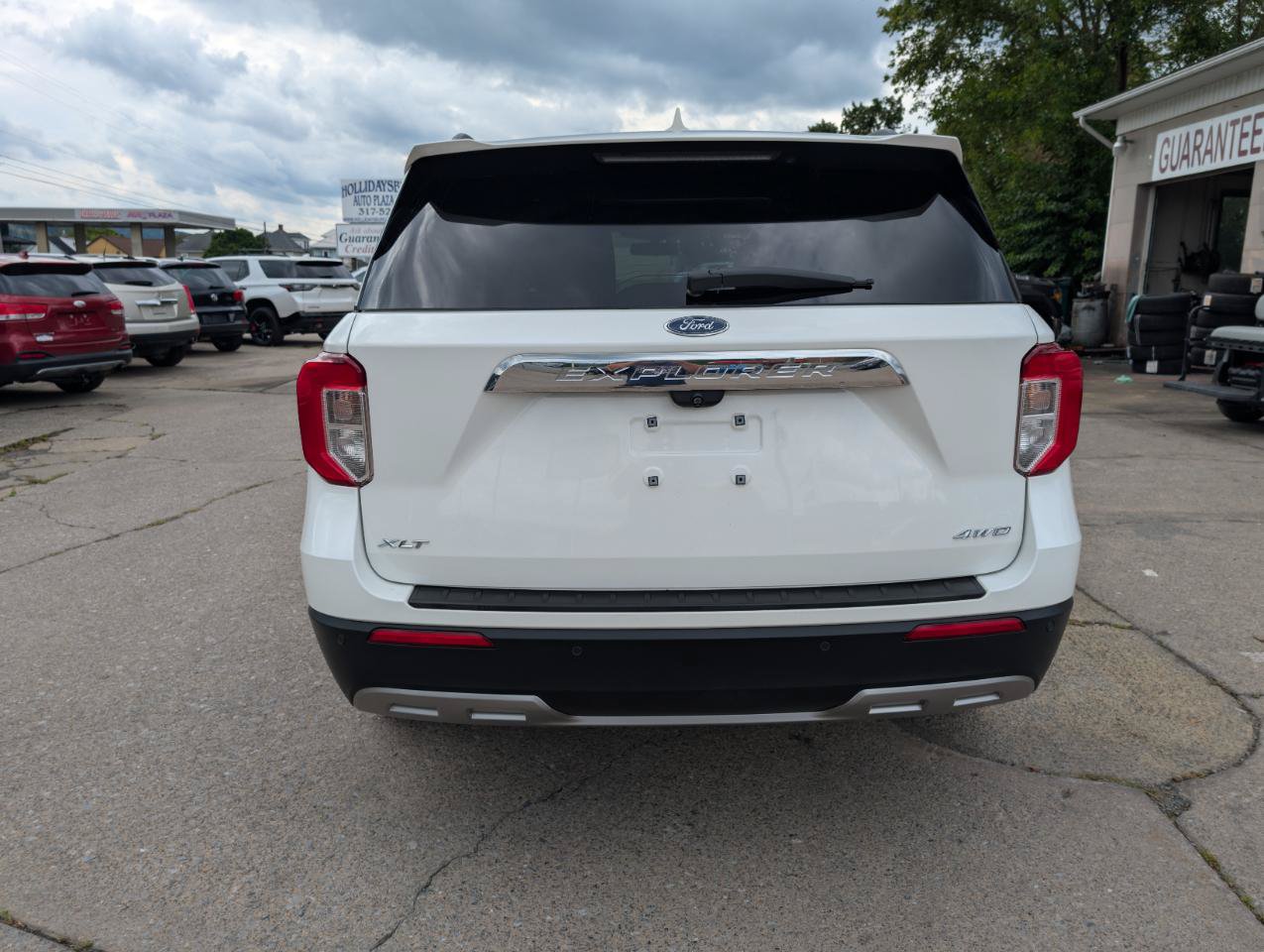Used 2021 Ford Explorer XLT w/ Equipment Group 202A AWD/4WD image 6