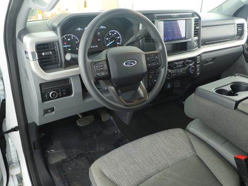 Used 2025 Ford F250 XLT image 14