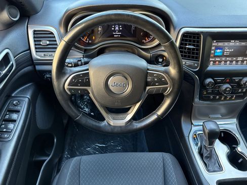 Used 2021 Jeep Grand Cherokee Laredo w/ Security & Convenience Group image 13