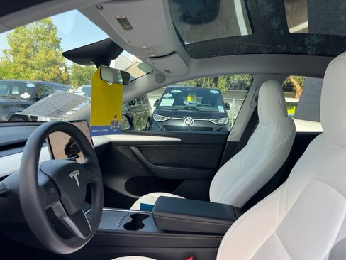 Used 2023 Tesla Model Y 2WD image 33