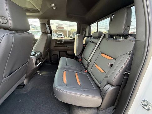 Used 2025 GMC Sierra 1500 AT4 w/ Technology Package AWD/4WD image 18