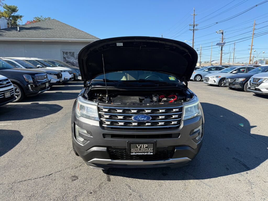 Used 2017 Ford Explorer XLT FWD image 33