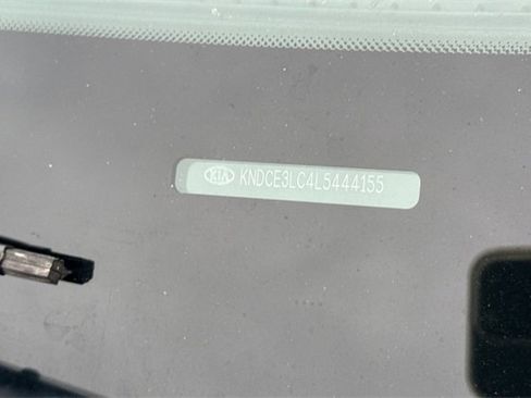 Used 2020 Kia Niro EX Premium image 3