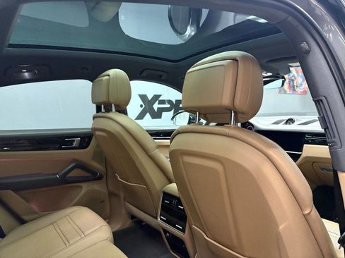 Used 2021 Porsche Cayenne E-Hybrid Coupe image 64