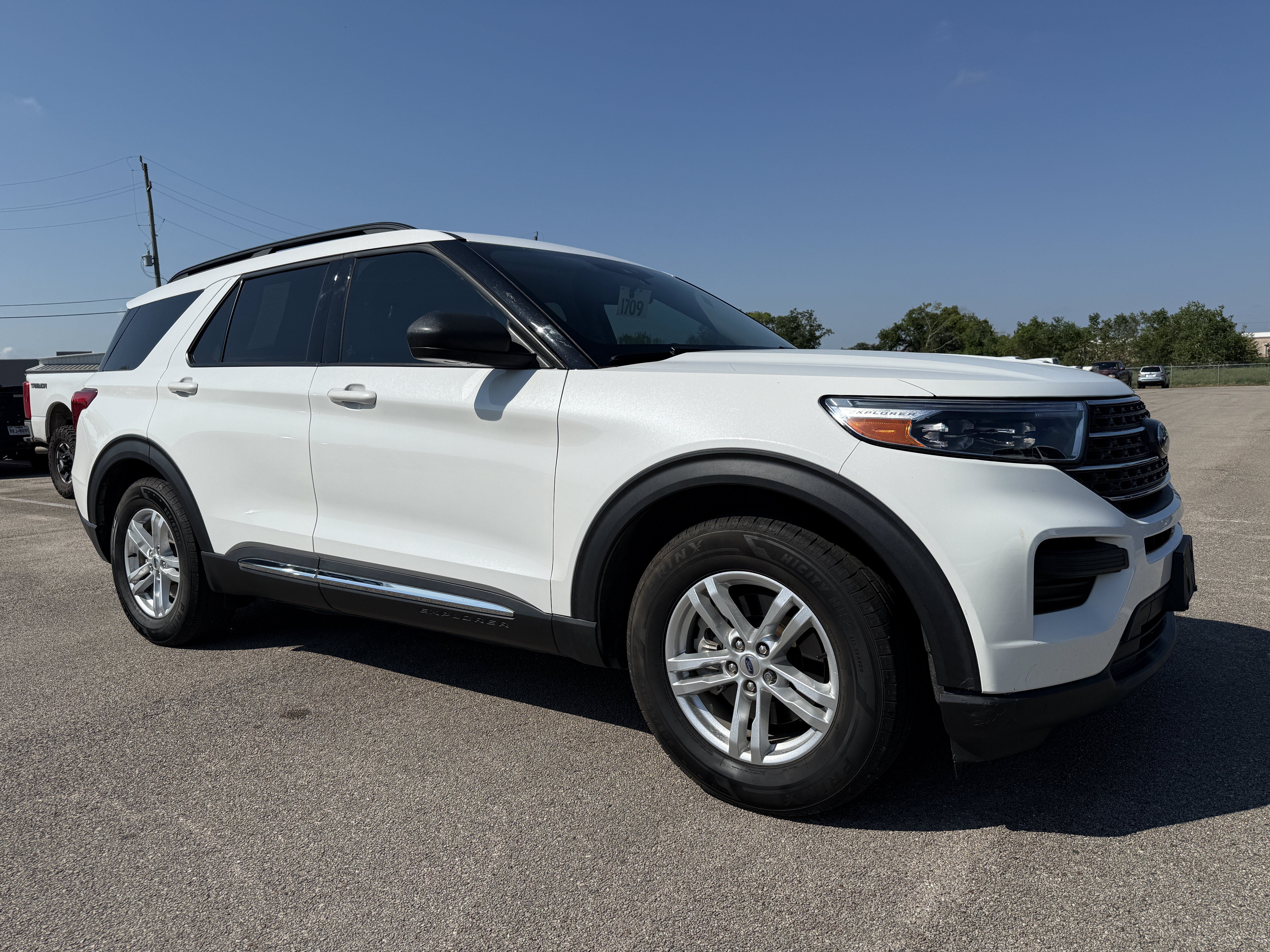 Used 2023 Ford Explorer XLT RWD image 1