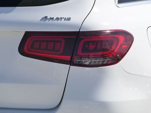 Used 2022 Mercedes-Benz GLC 300 4MATIC w/ Premium Package Lite image 4