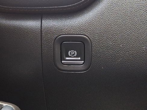 Used 2021 GMC Sierra 1500 AT4 w/ AT4 Preferred Package image 29