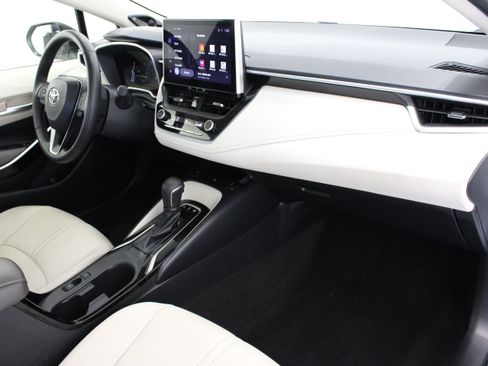 Used 2025 Toyota Corolla XLE FWD image 34