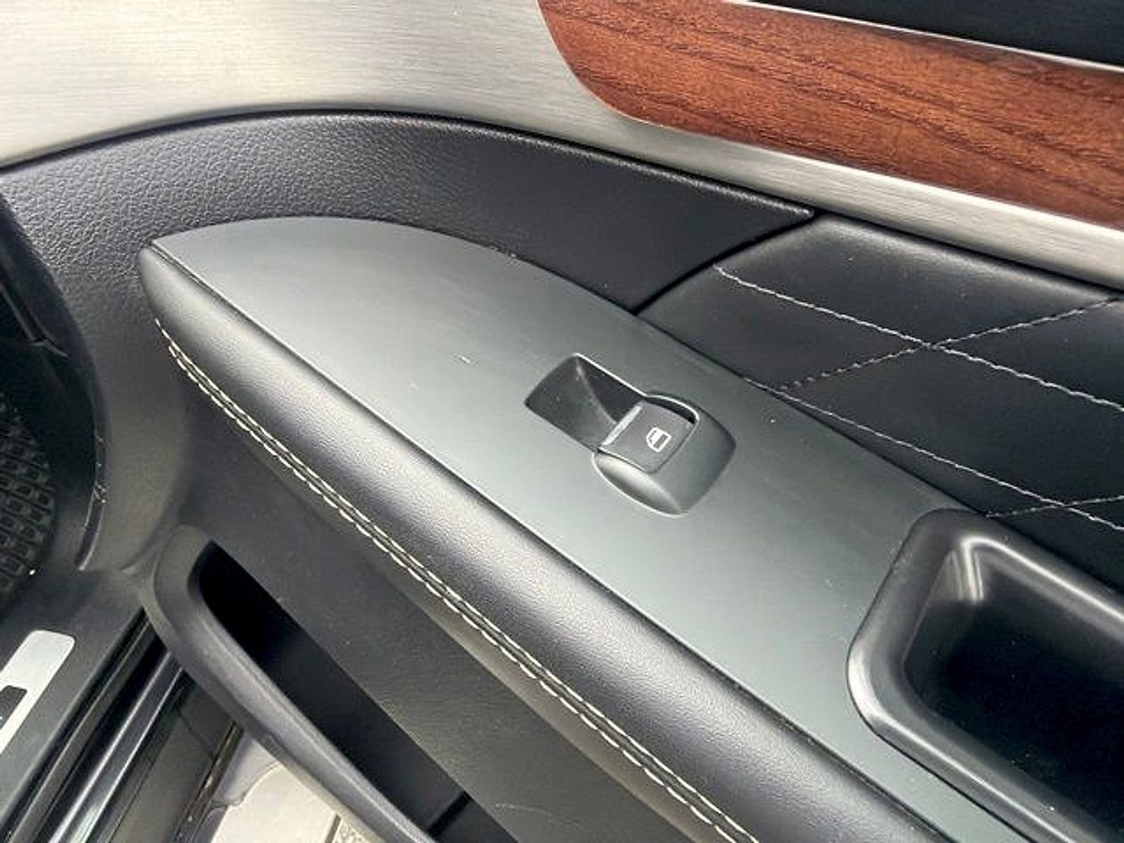 Used 2019 Ford Explorer Platinum AWD/4WD image 38