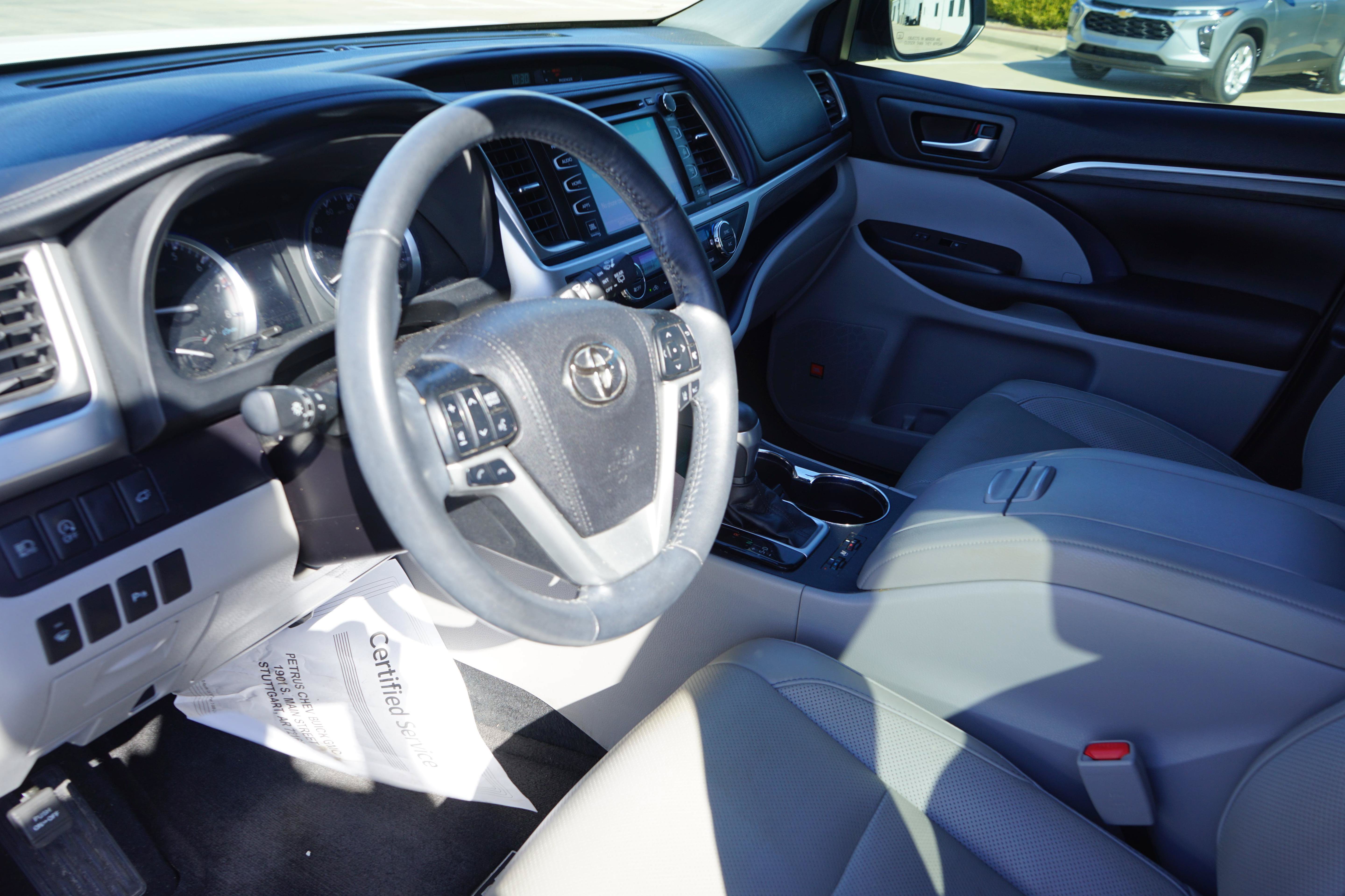 Used 2019 Toyota Highlander Limited FWD image 10