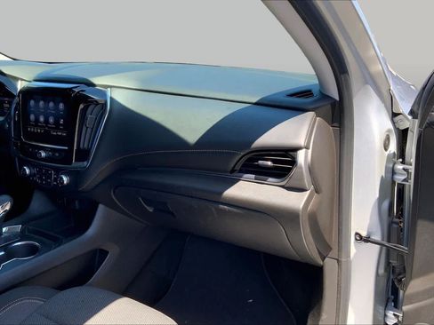 Used 2021 Chevrolet Traverse LT FWD image 18