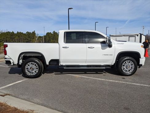 Used 2022 Chevrolet Silverado 2500 High Country w/ Safety Package II image 25